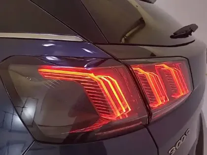 Photo 16 Peugeot 3008  Hybrid 225 e-EAT8