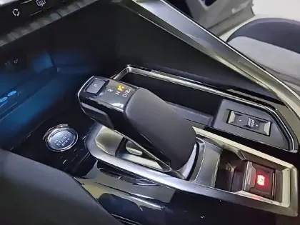 Photo 13 Peugeot 3008  Hybrid 225 e-EAT8