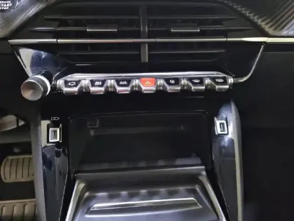 Photo 24 Peugeot 208  PureTech 130 S&S EAT8