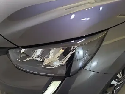 Photo 15 Peugeot 208  PureTech 130 S&S EAT8