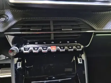 Photo 24 Peugeot 2008  PureTech 130 S&S EAT8