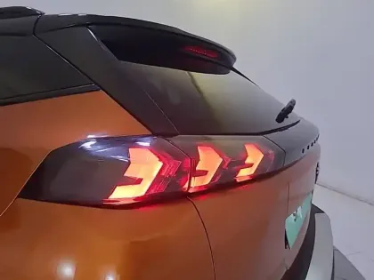 Photo 16 Peugeot 2008  PureTech 130 S&S EAT8