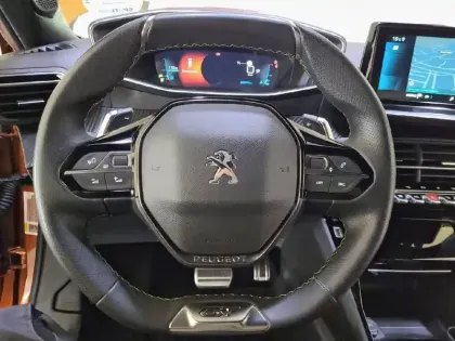 Photo 41 Peugeot 2008  PureTech 130 S&S EAT8