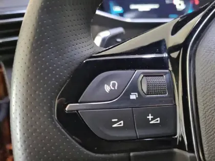 Photo 60 Peugeot 2008  PureTech 130 S&S EAT8