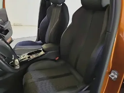 Photo 10 Peugeot 2008  PureTech 130 S&S EAT8