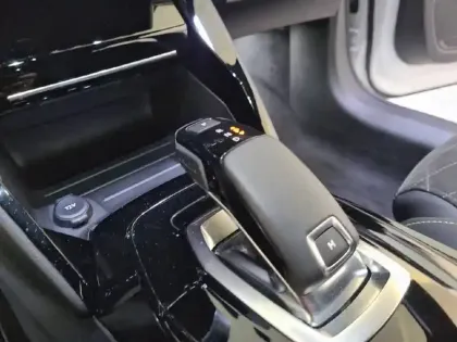 Photo 35 Peugeot 208  PureTech 100 S&S EAT8