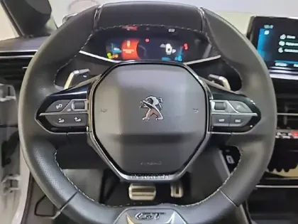 Photo 30 Peugeot 208  PureTech 100 S&S EAT8