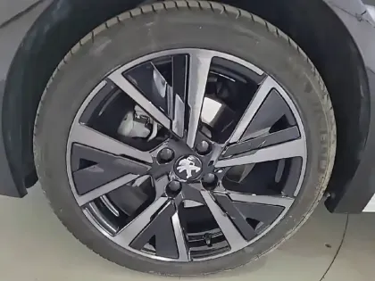 Photo 34 Peugeot 208  PureTech 100 S&S EAT8