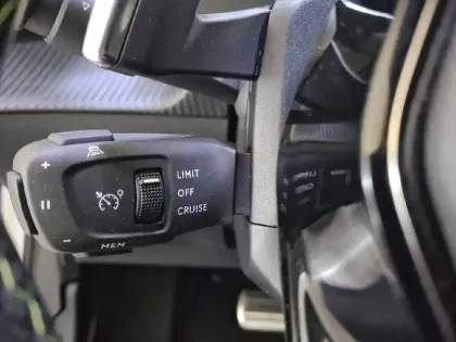 Photo 48 Peugeot 208  PureTech 100 S&S EAT8