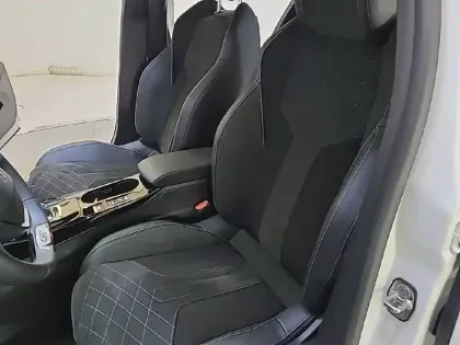 Photo 32 Peugeot 208  PureTech 100 S&S EAT8