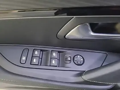 Photo 52 Peugeot 208  PureTech 100 S&S EAT8