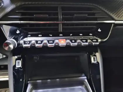 Photo 46 Peugeot 208  PureTech 100 S&S EAT8