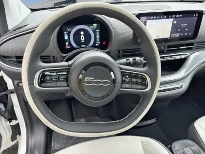 Photo 11 Fiat 500  e 95 ch La Prima