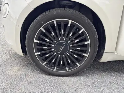 Photo 14 Fiat 500  e 95 ch La Prima