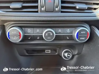 Photo 12 Alfa Romeo Giulia  2.2 160 ch AT8 Competizione