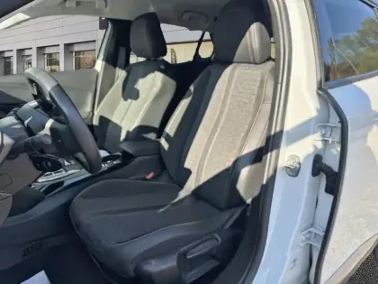 Photo 7 Peugeot 2008  Electrique 136 ch Roadtrip