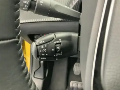 Photo 17 Peugeot 208  PureTech 100 S&S BVM6 Allure