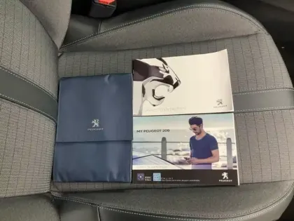 Photo 15 Peugeot 208  PureTech 100 S&S BVM6 Allure