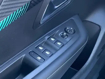 Photo 30 Peugeot 208 II PureTech 100 S&amp;S EAT8 Allure