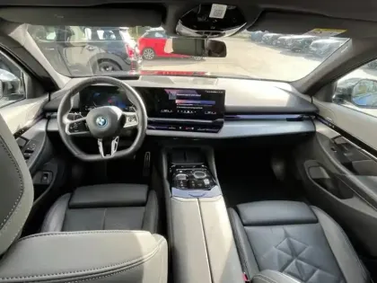 Photo 6 BMW Serie 5 Série 5 Touring 530e 299ch M Sport