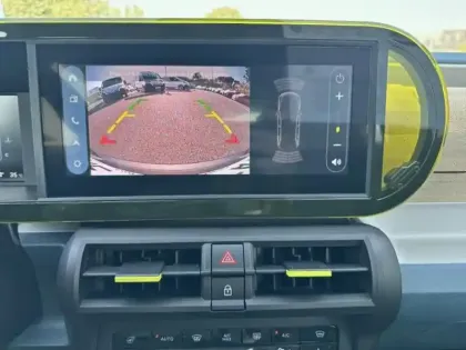 Photo 12 Fiat Grande Panda  1.2 Hybrid Turbo 110ch La Prima eDCT6