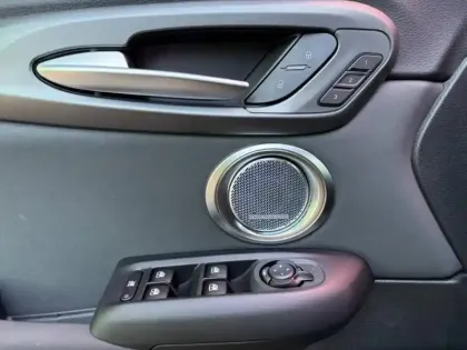 Photo 11 Alfa Romeo Tonale  1.5 Ibrida 160ch Intensa TCT