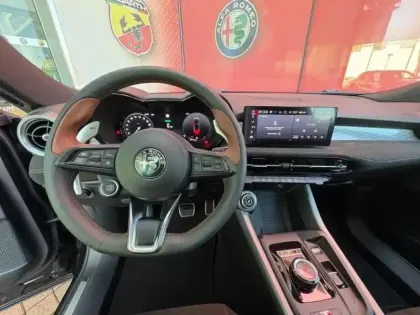 Photo 12 Alfa Romeo Tonale  1.5 Ibrida 160ch Intensa TCT