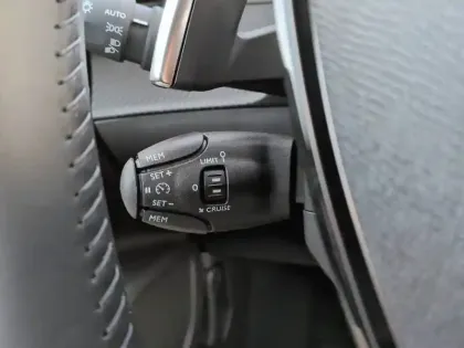 Photo 39 Peugeot 2008  Hybrid 145 e-DCS6