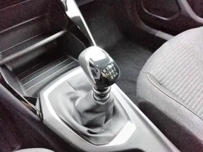 Photo 33 Peugeot 2008  100 S&S BVM6