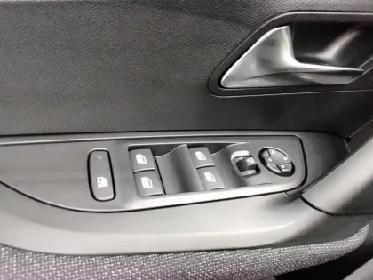 Photo 39 Peugeot 2008  100 S&S BVM6