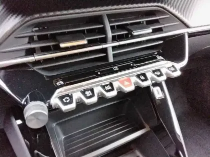 Photo 34 Peugeot 2008  100 S&S BVM6