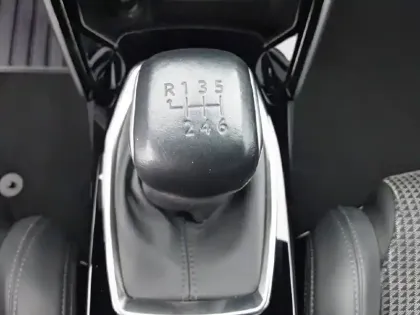 Photo 33 Peugeot 208  PureTech 100 S&S BVM6