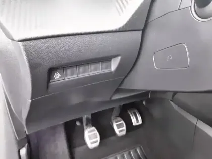 Photo 40 Peugeot 208  PureTech 100 S&S BVM6