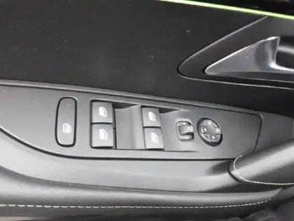 Photo 39 Peugeot 208  PureTech 100 S&S BVM6