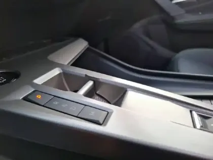 Photo 13 Peugeot 308  Hybrid 145 e-DCS6