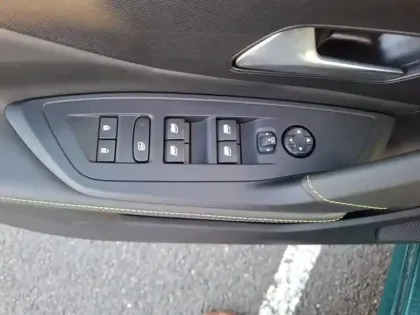 Photo 42 Peugeot 308  Hybrid 145 e-DCS6