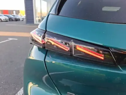 Photo 16 Peugeot 308  Hybrid 145 e-DCS6