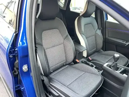 Photo 34 Renault Captur  mild hybrid 140