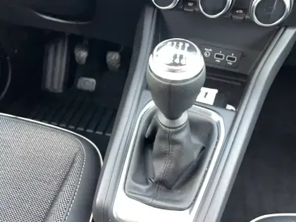 Photo 33 Renault Captur  mild hybrid 140