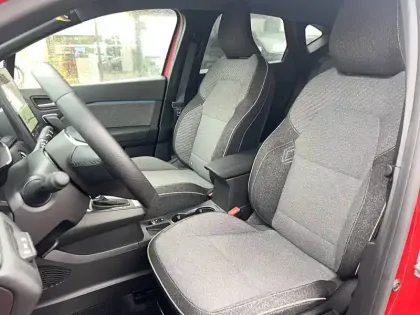 Photo 8 Renault Captur  E-Tech full hybrid 145 ch