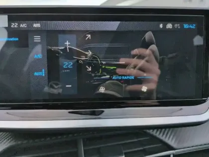 Photo 17 Peugeot 208  Hybrid 110 e-DCS6