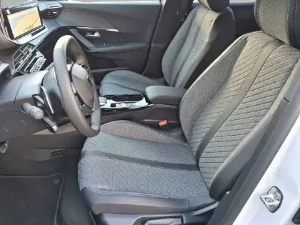 Photo 10 Peugeot 2008  Hybrid 145 e-DCS6