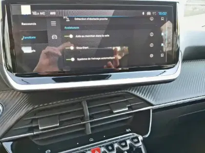 Photo 41 Peugeot 2008  Hybrid 145 e-DCS6