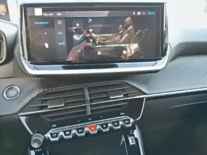 Photo 39 Peugeot 2008  Hybrid 145 e-DCS6