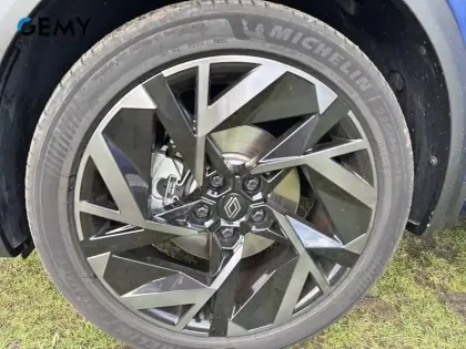 Photo 13 Renault Captur  E-Tech full hybrid 145 ch