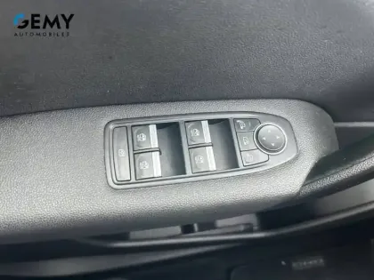 Photo 11 Renault Captur  TCe 140 - 21