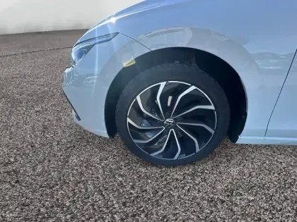 Photo 8 Volkswagen Golf  1.0 eTSI OPF 110 DSG7