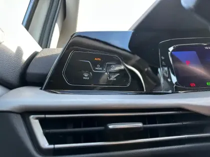 Photo 35 Volkswagen Golf  1.0 eTSI OPF 110 DSG7