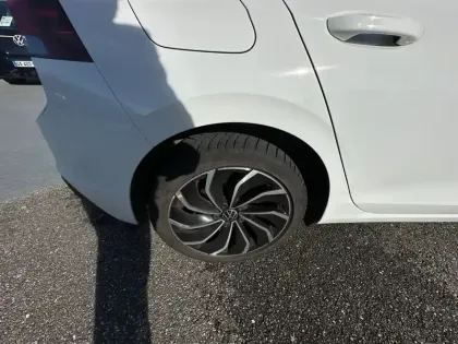 Photo 20 Volkswagen Golf  1.0 eTSI OPF 110 DSG7