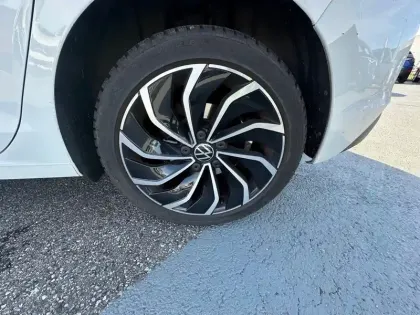 Photo 19 Volkswagen Golf  1.0 eTSI OPF 110 DSG7